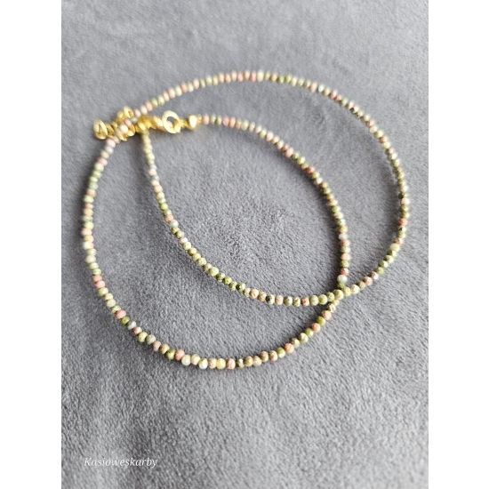 Naszyjnik z kamieni unakit